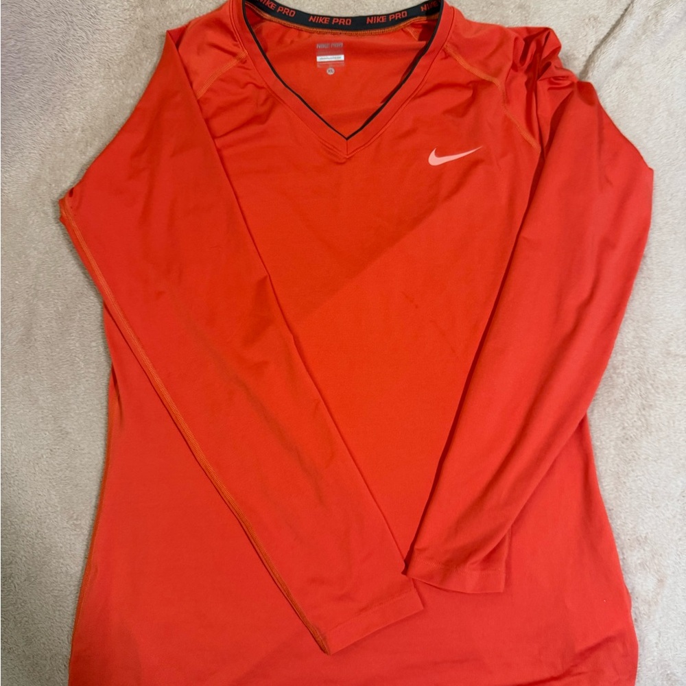 🔴🔴Nike Pro Women's Bright Red V-Neck